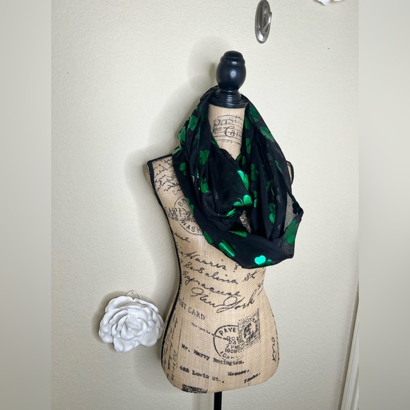 NTM Claire’s Black Sheer Infinity Scarf Green Foil Shamrock St. Patricks Day NWT - Picture 10 of 10